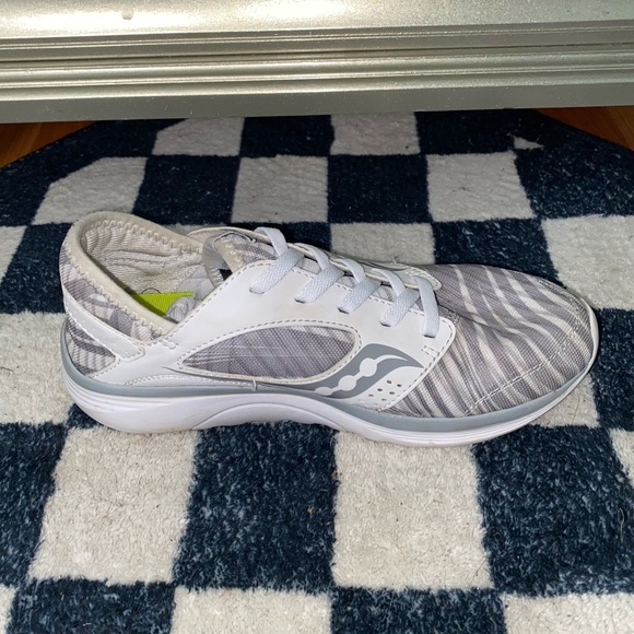 White and gray sneakers - Picture 4 of 8